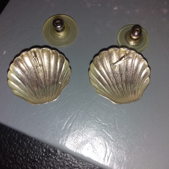 VINTAGE!/ STERLING SEASHELL POST EARRINGS β€οΈ - Picture 2 of 14